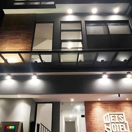 Weis Hotel Simpang Lima Semarang Kültér fotó