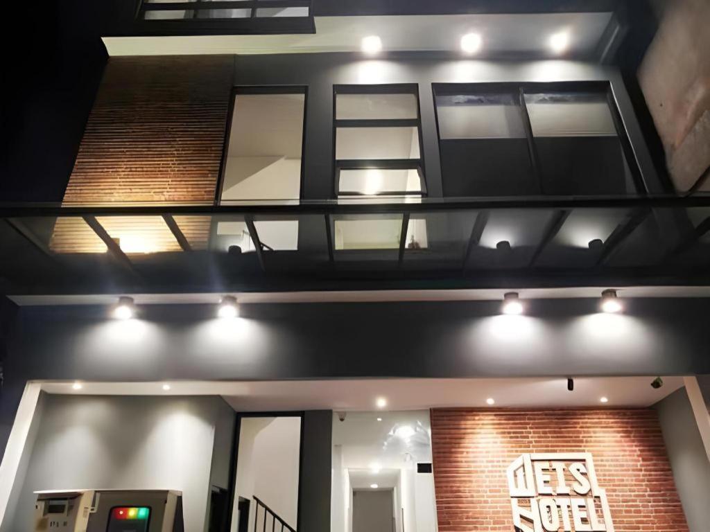 Weis Hotel Simpang Lima Semarang Kültér fotó