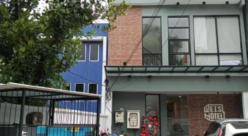 Weis Hotel Simpang Lima Semarang Kültér fotó