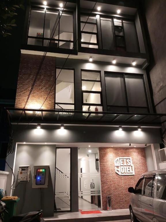 Weis Hotel Simpang Lima Semarang Kültér fotó